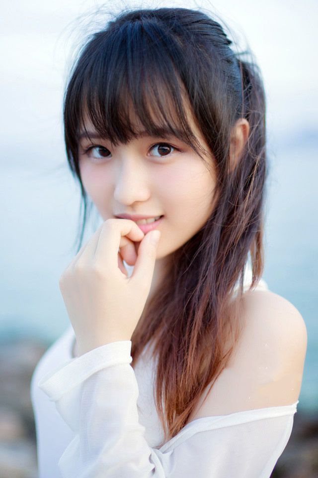 “让人进去探营，告诉他们，找到什么东西，都是他们的。”庞德皱了皱眉，挥手道，这条命令，自然是针对西域胡兵而下的。